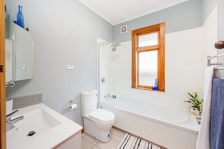 Photo of property in 15 Miro Street, Takaro, Palmerston North, 4410