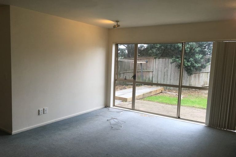Photo of property in 35 Calypso Way, Unsworth Heights, Auckland, 0632