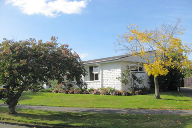 Photo of property in 11 Rutherglen Avenue, Ilam, Christchurch, 8041