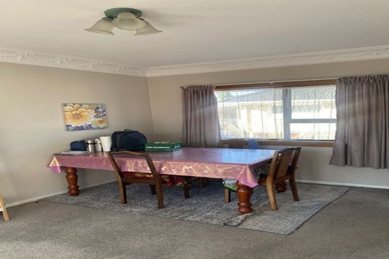 Photo of property in 28 Grove Road, Papakura, 2110