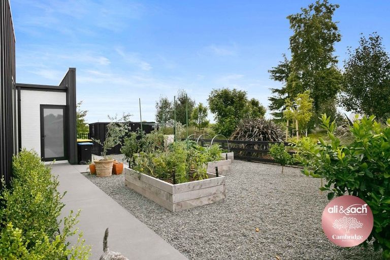 Photo of property in 1/45 Saint Kilda Road, Cambridge, 3434