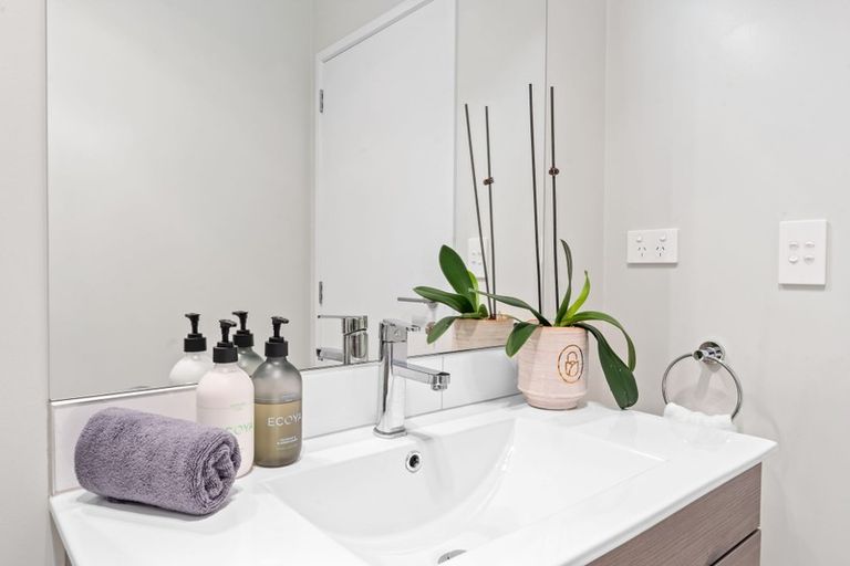 Photo of property in 73 Glidepath Road, Hobsonville, Auckland, 0616