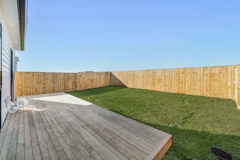 Photo of property in 25 Woven Place, Karaka, 2113