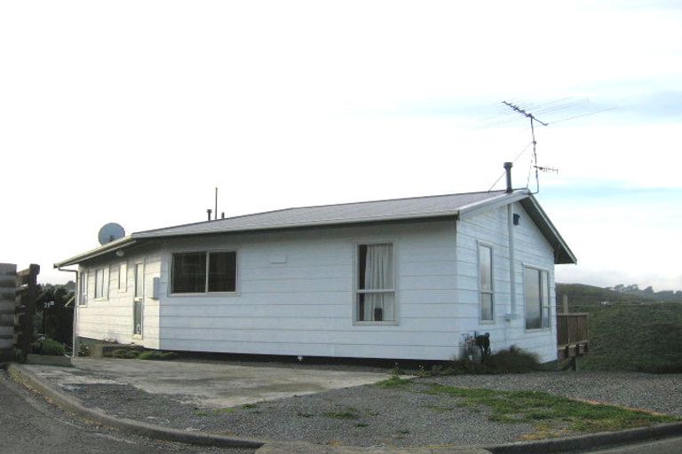 Photo of property in 21 Sunhaven Drive, Newlands, Wellington, 6037