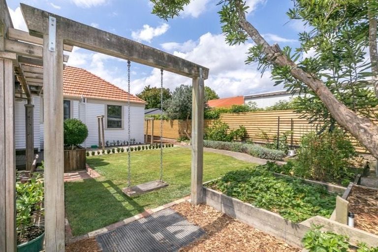 Photo of property in 5 Casey Avenue, Fairfield, Hamilton, 3214