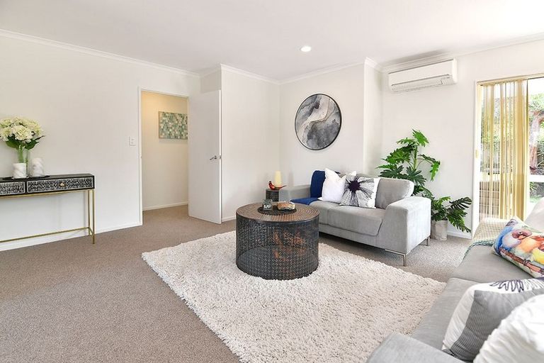 Photo of property in 106 Lakeside Drive, Orewa, 0931