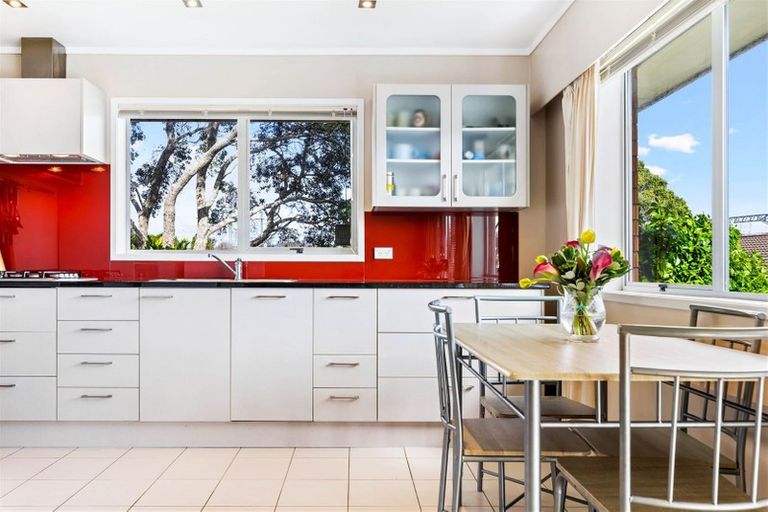 Photo of property in 28 Faith Bullock Place, New Lynn, Auckland, 0600