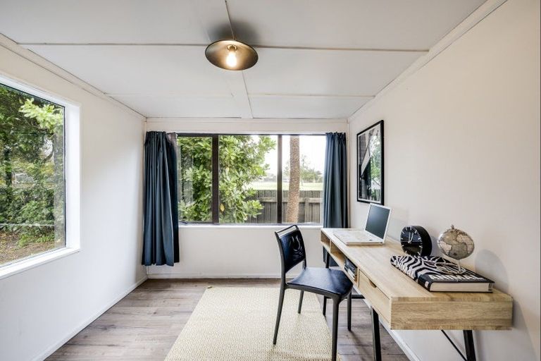 Photo of property in 141 Tait Drive, Greenmeadows, Napier, 4112