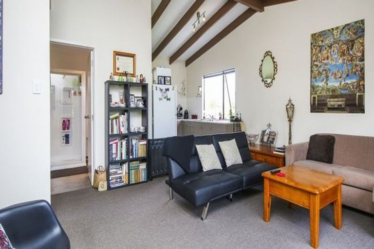 Photo of property in 142 Moire Road, West Harbour, Auckland, 0618