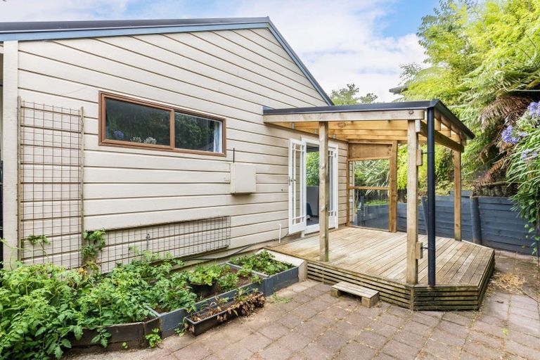 Photo of property in 121 Poplar Grove, Whalers Gate, New Plymouth, 4310