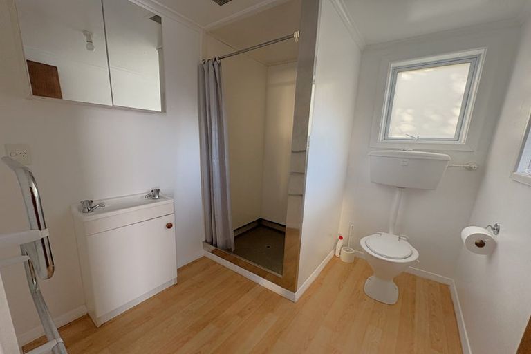 Photo of property in 5 Oakleigh Street, Maungaraki, Lower Hutt, 5010