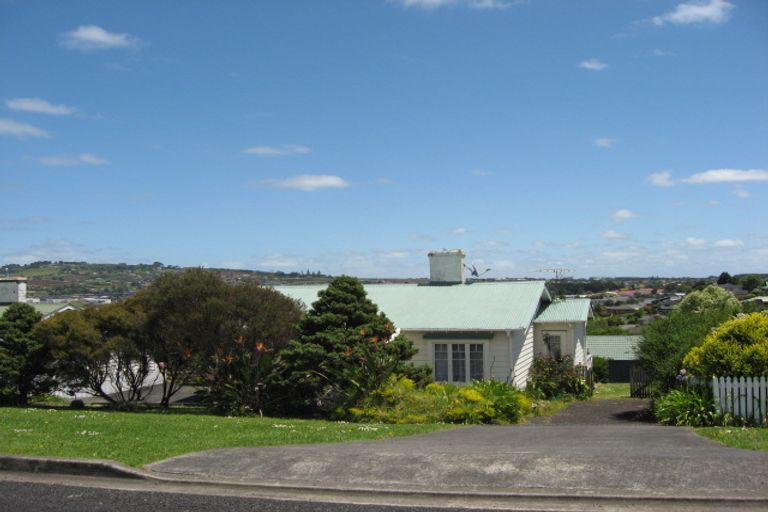 Photo of property in 32 Lawrie Avenue, Pukekohe, 2120