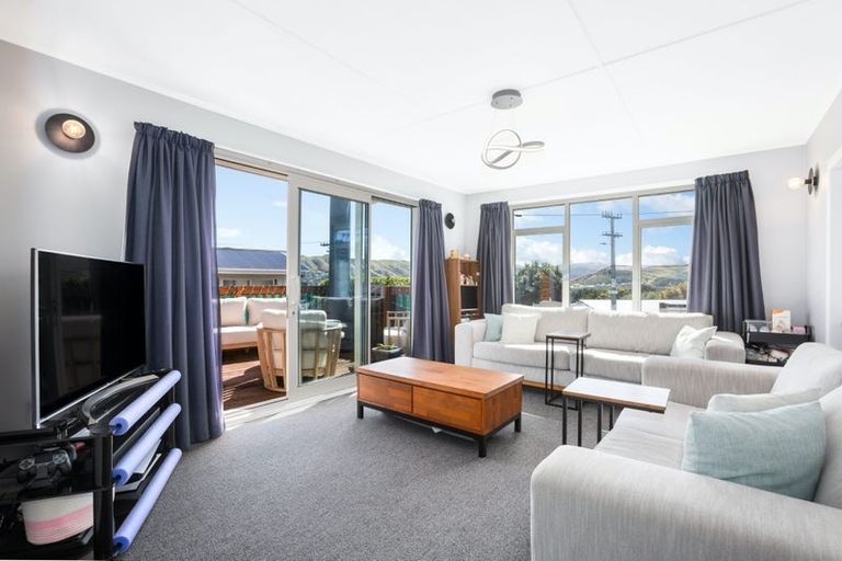 Photo of property in 43 Mark Avenue, Paparangi, Wellington, 6037