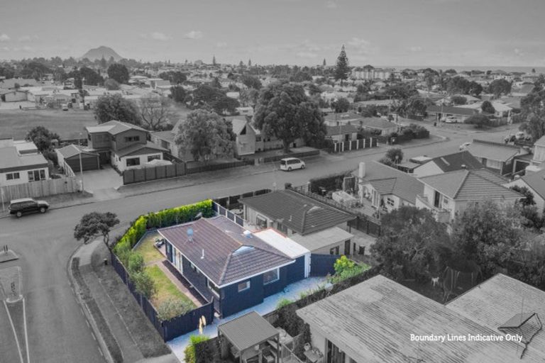 Photo of property in 1 Gobray Crescent, Mount Maunganui, 3116