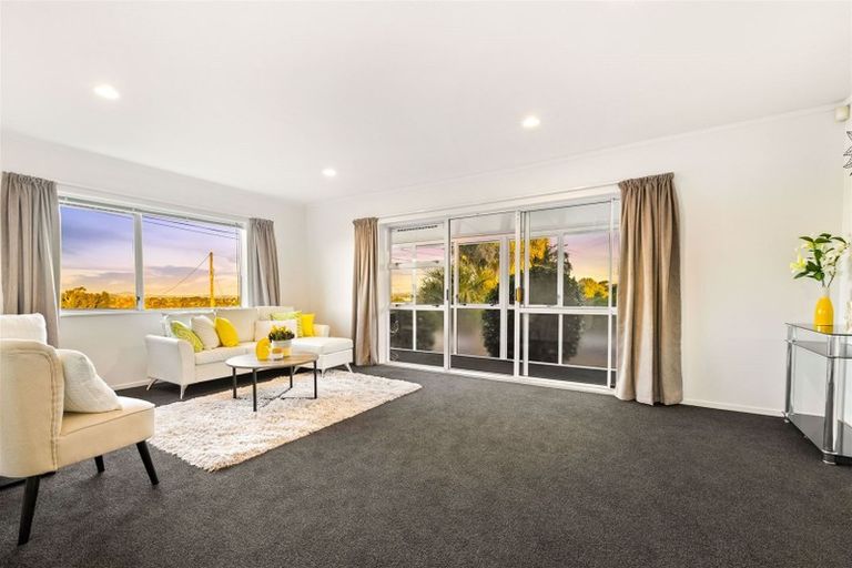 Photo of property in 2/86 Don Buck Road, Massey, Auckland, 0614