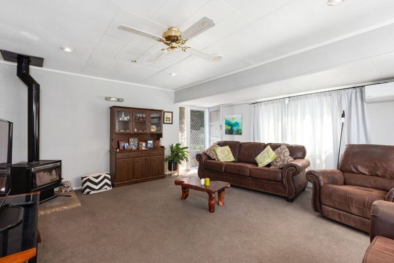 Photo of property in 25 Domain Road, Waipawa, 4210