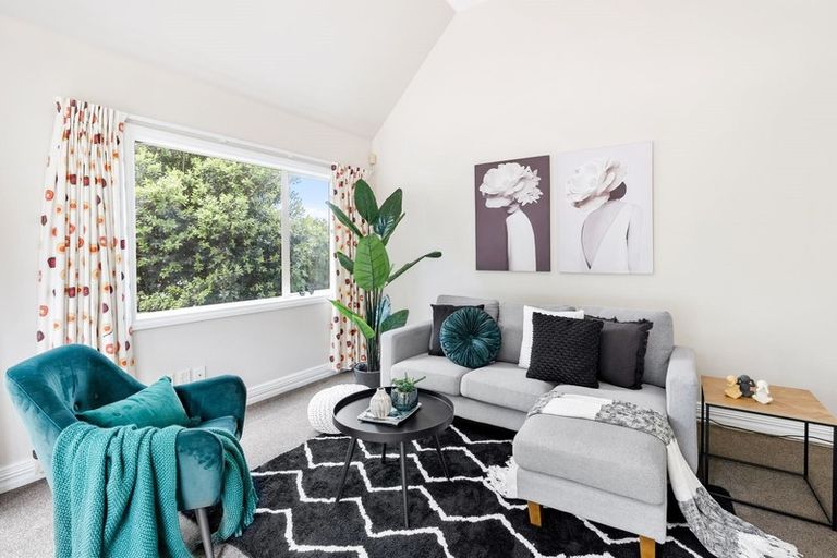 Photo of property in 24 Saunders Close, Whitby, Porirua, 5024