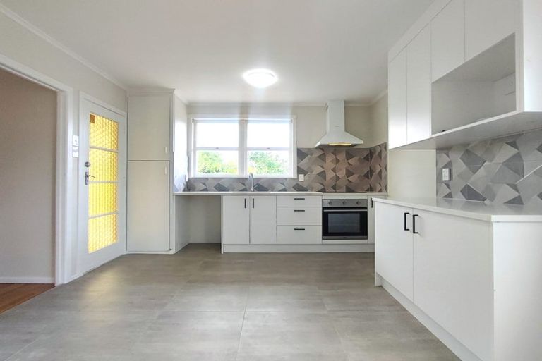 Photo of property in 35 Konini Road, Titirangi, Auckland, 0604