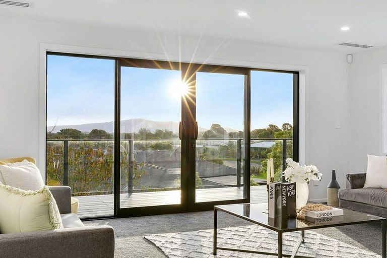 Photo of property in 68 Kakariki Grove, Waikanae, 5036