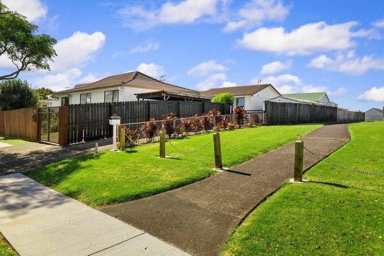 Photo of property in 1/14 Compass Place, Te Atatu Peninsula, Auckland, 0610