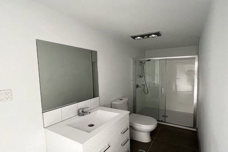 Photo of property in 1 Eileen Newey Place, Henderson, Auckland, 0612