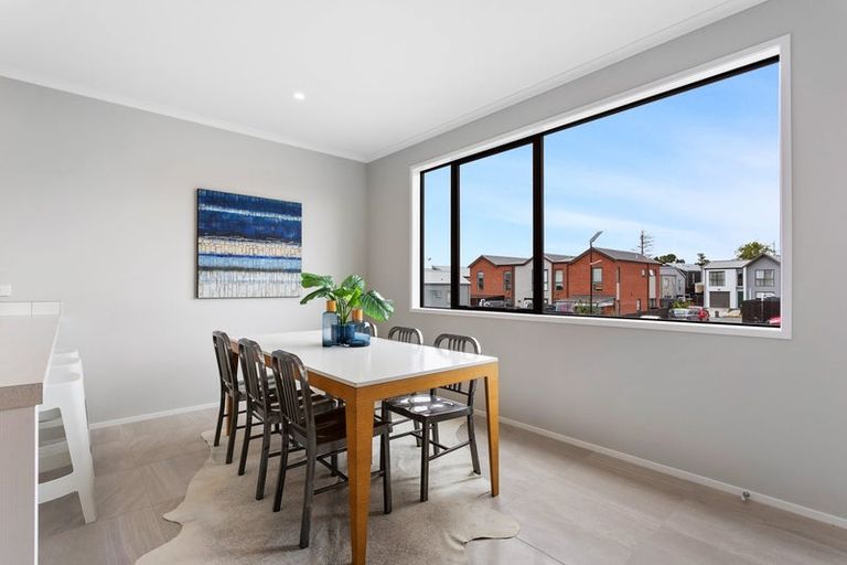 Photo of property in 2/1 Ko Roa Lane, Hobsonville, Auckland, 0616