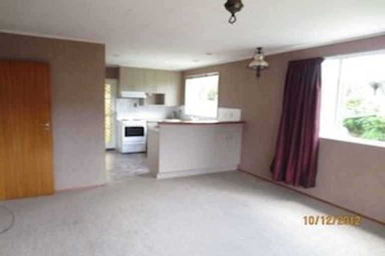 Photo of property in 1f1-a Sequoia Place, Maoribank, Upper Hutt, 5018