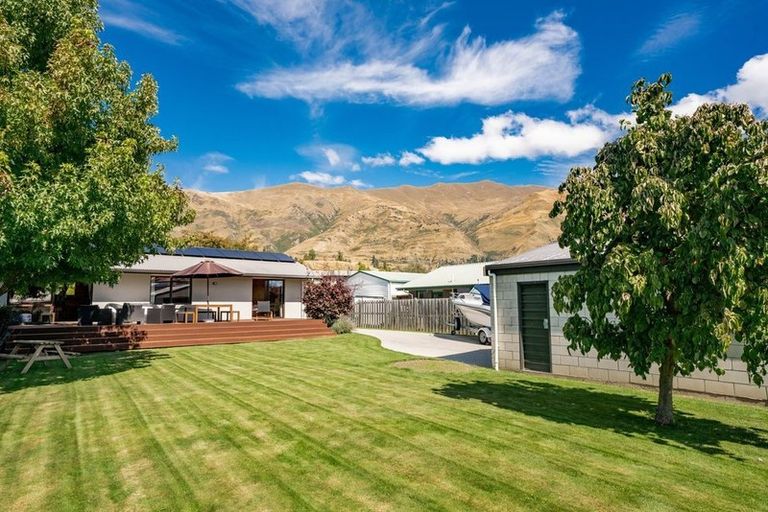 Photo of property in 48 Meadowstone Drive, Wanaka, 9305