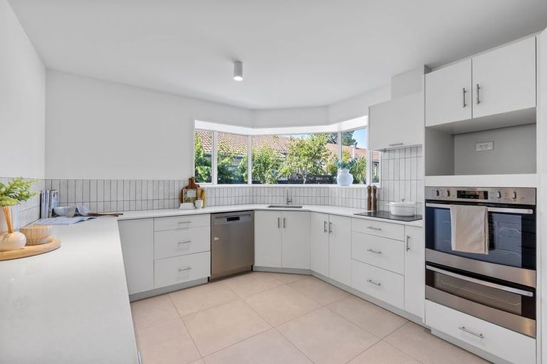 Photo of property in 198 Keyes Road, New Brighton, Christchurch, 8083