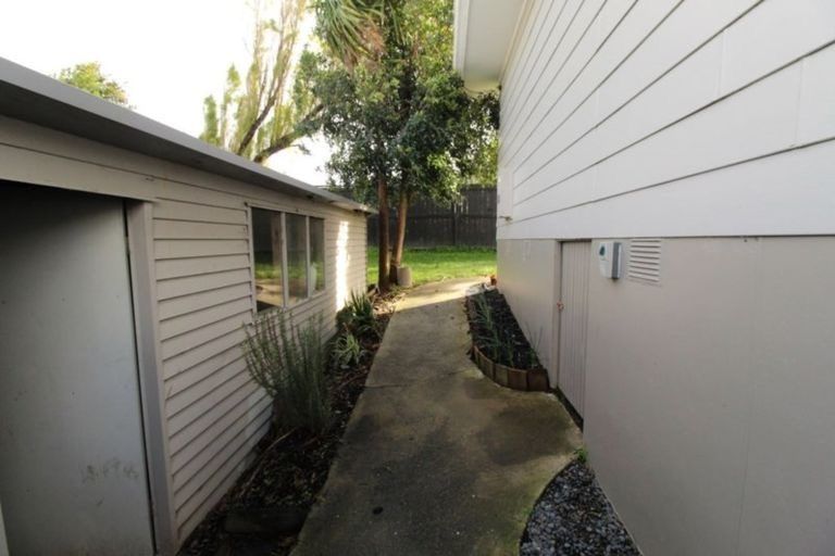 Photo of property in 12 Quincey Place, Massey, Auckland, 0614