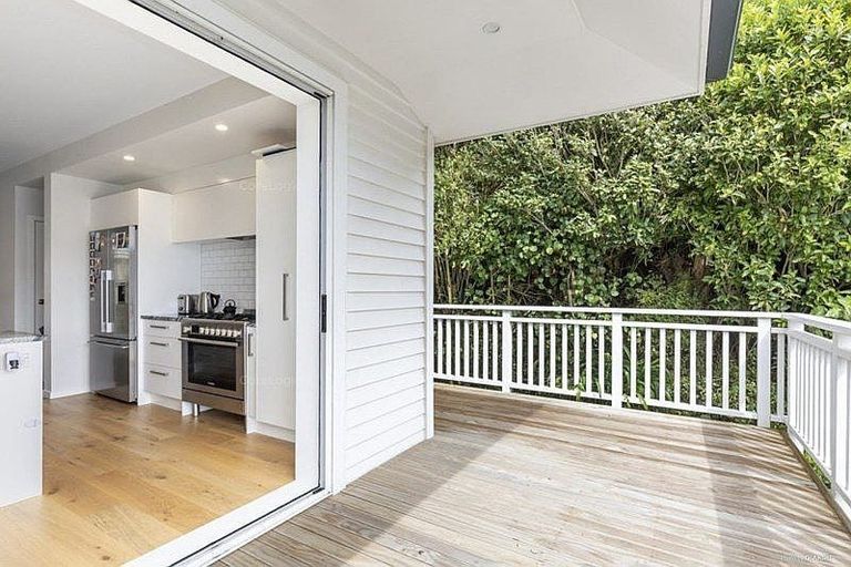 Photo of property in 56e Nicholson Road, Khandallah, Wellington, 6035