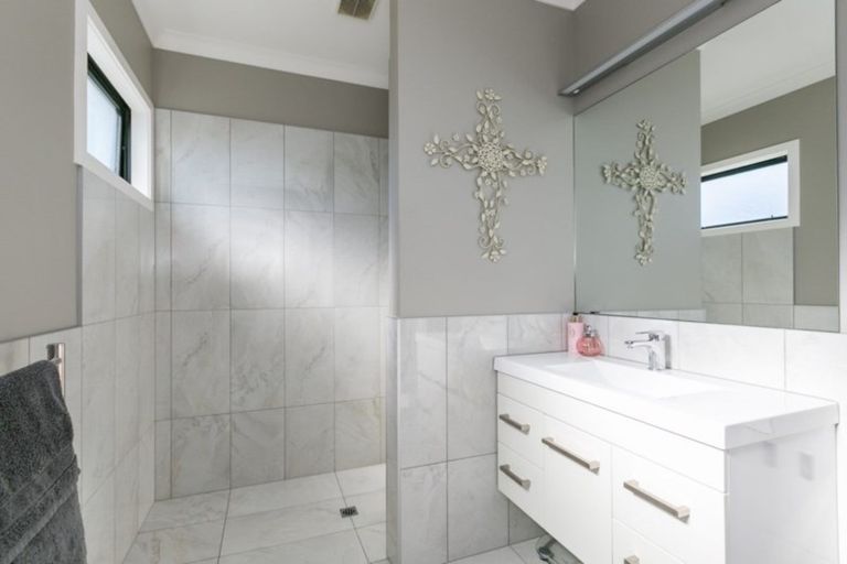 Photo of property in 21 Haast Place, Poraiti, Napier, 4112