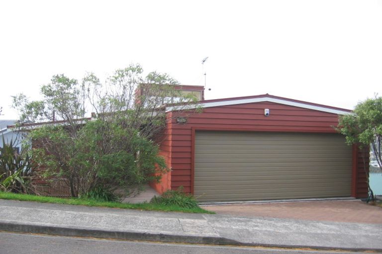 Photo of property in 1 Atamira Close, Churton Park, Wellington, 6037