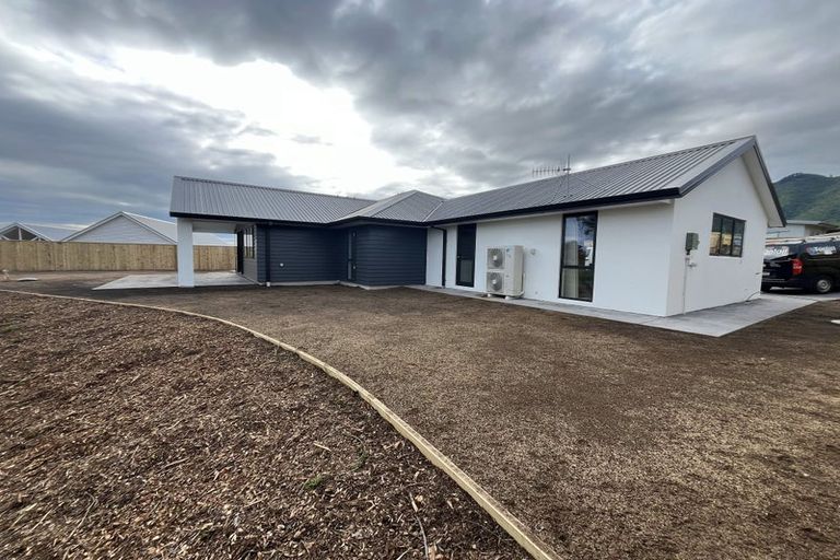 Photo of property in 6 Pihoihoi Close, Waikanae, 5036