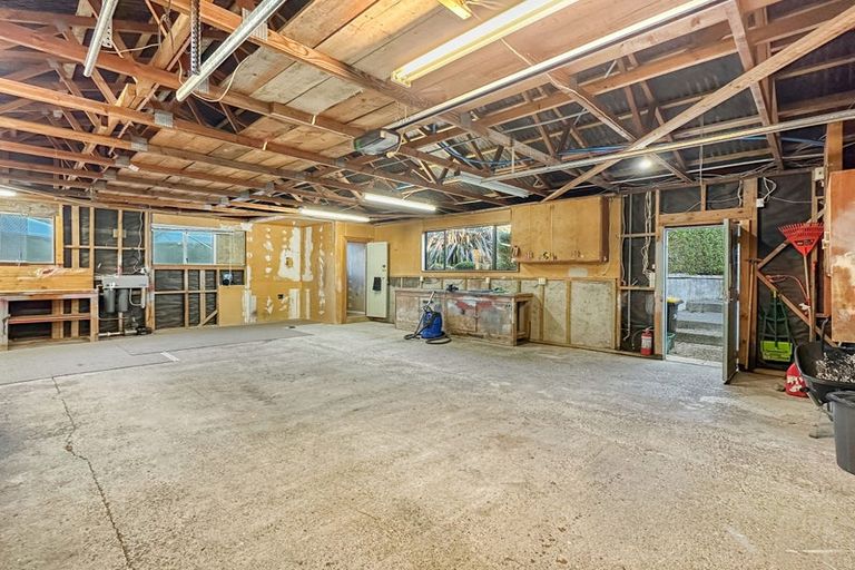 Photo of property in 394 Makara Road, Makara, Karori, 6972