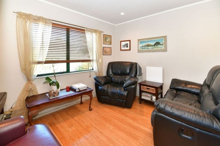 Photo of property in 1/12 Knott Road, Stanmore Bay, Whangaparaoa, 0932