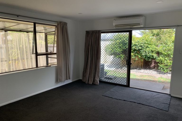Photo of property in 32 Prestons Road, Redwood, Christchurch, 8051