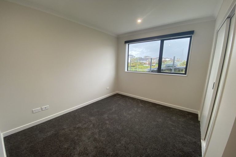 Photo of property in 23 Mcwhirters Farm Lane, Massey, Auckland, 0614