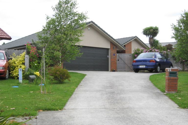 Photo of property in 21 Norwalk Crescent, Mangere, Auckland, 2022