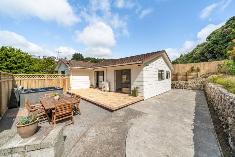 Photo of property in 56 Albatross Close, Whitby, Porirua, 5024