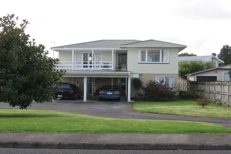Photo of property in 9 Stokes Avenue, Te Atatu Peninsula, Auckland, 0610