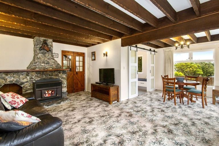 Photo of property in 3 Pimlico Place, Newlands, Wellington, 6037