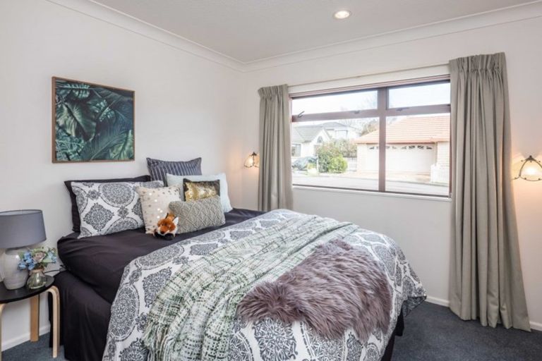 Photo of property in 1 Inverell Place, Waikanae, 5036