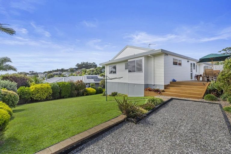 Photo of property in 11 Vista Motu, Red Beach, 0932