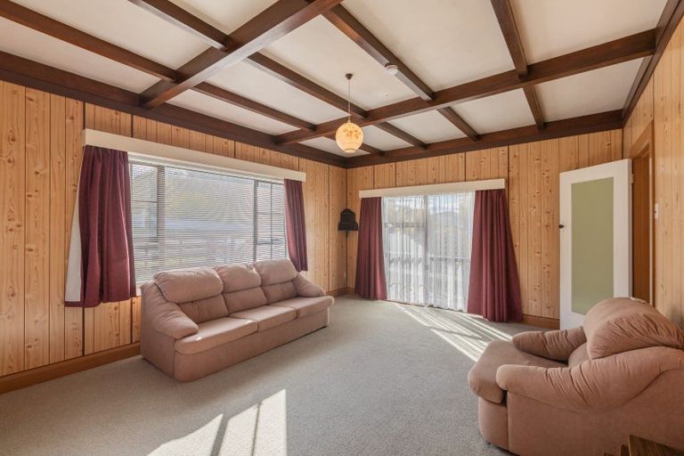 Photo of property in 16 Wallace Road, Waipukurau, 4200