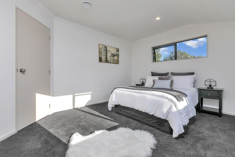 Photo of property in 40a Roberts Road, Glenfield, Auckland, 0629