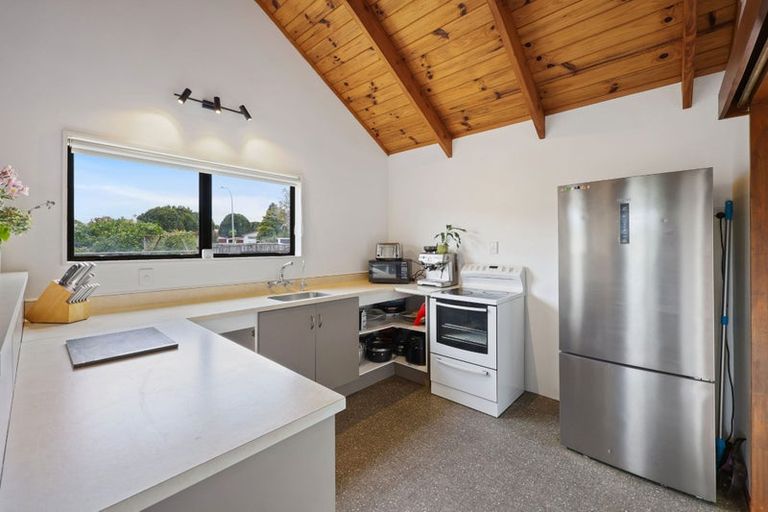 Photo of property in 2/11 Hosking Place, Clarks Beach, 2122