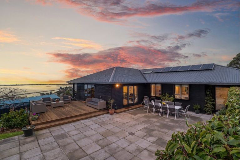 Photo of property in 100 Mount Pleasant Road, Mount Pleasant, Christchurch, 8081