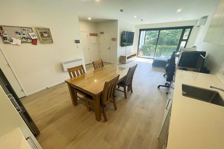 Photo of property in 25 Potter Avenue, Northcote, Auckland, 0627