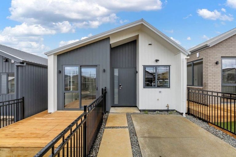 Photo of property in 12 Taukahiwi Road, Pukekohe, 2120